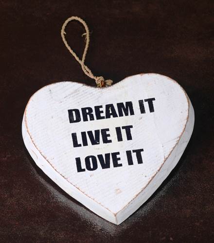 HANGING HEART DREAM IT